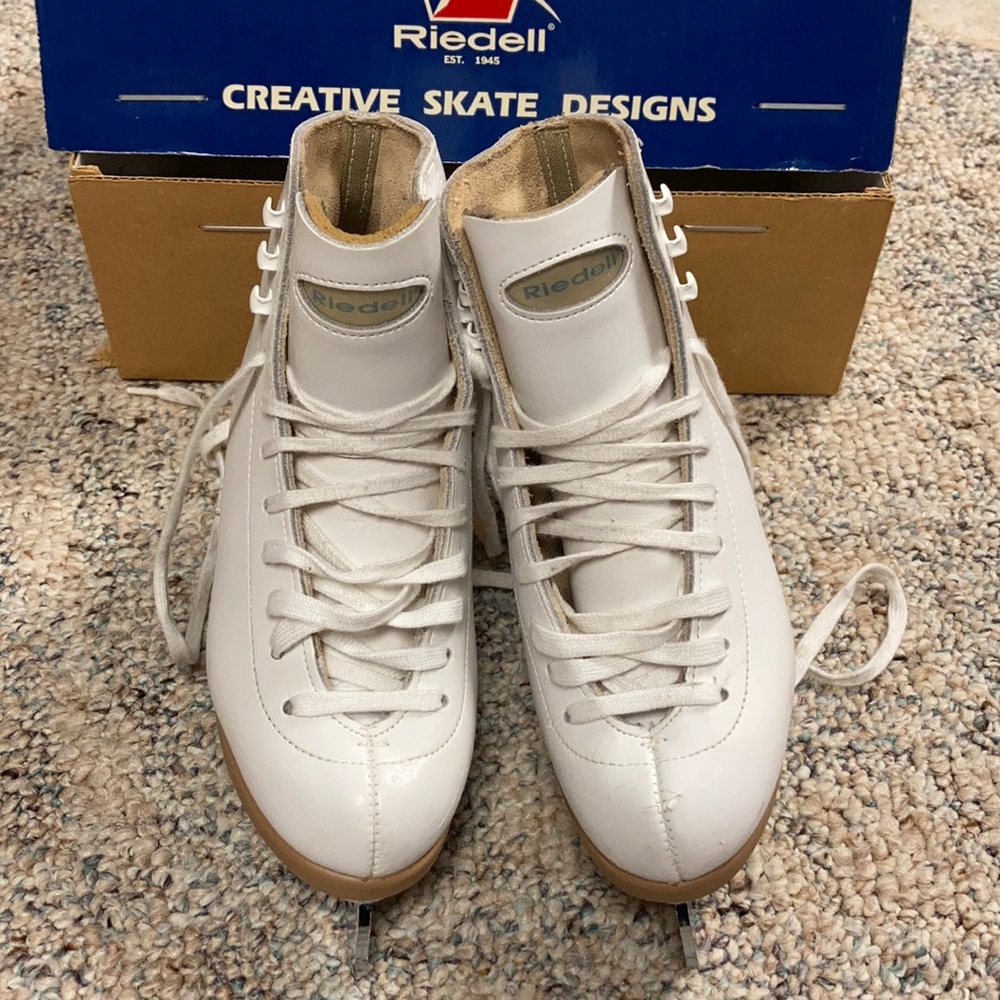 Riedell Figure Skates (size 2.5)